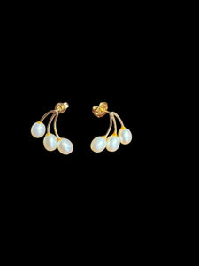 14 kt gold Pearl Earrings - Finely Find It Vintage!