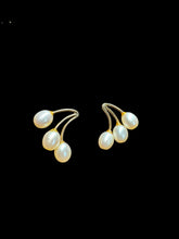 Load image into Gallery viewer, 14 kt gold Pearl Earrings - Finely Find It Vintage!