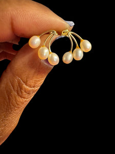 14 kt gold Pearl Earrings - Finely Find It Vintage!